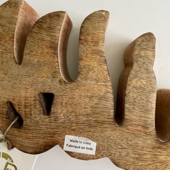 Wood Carved “Family” Home Decor NWT - Picture 8 of 8